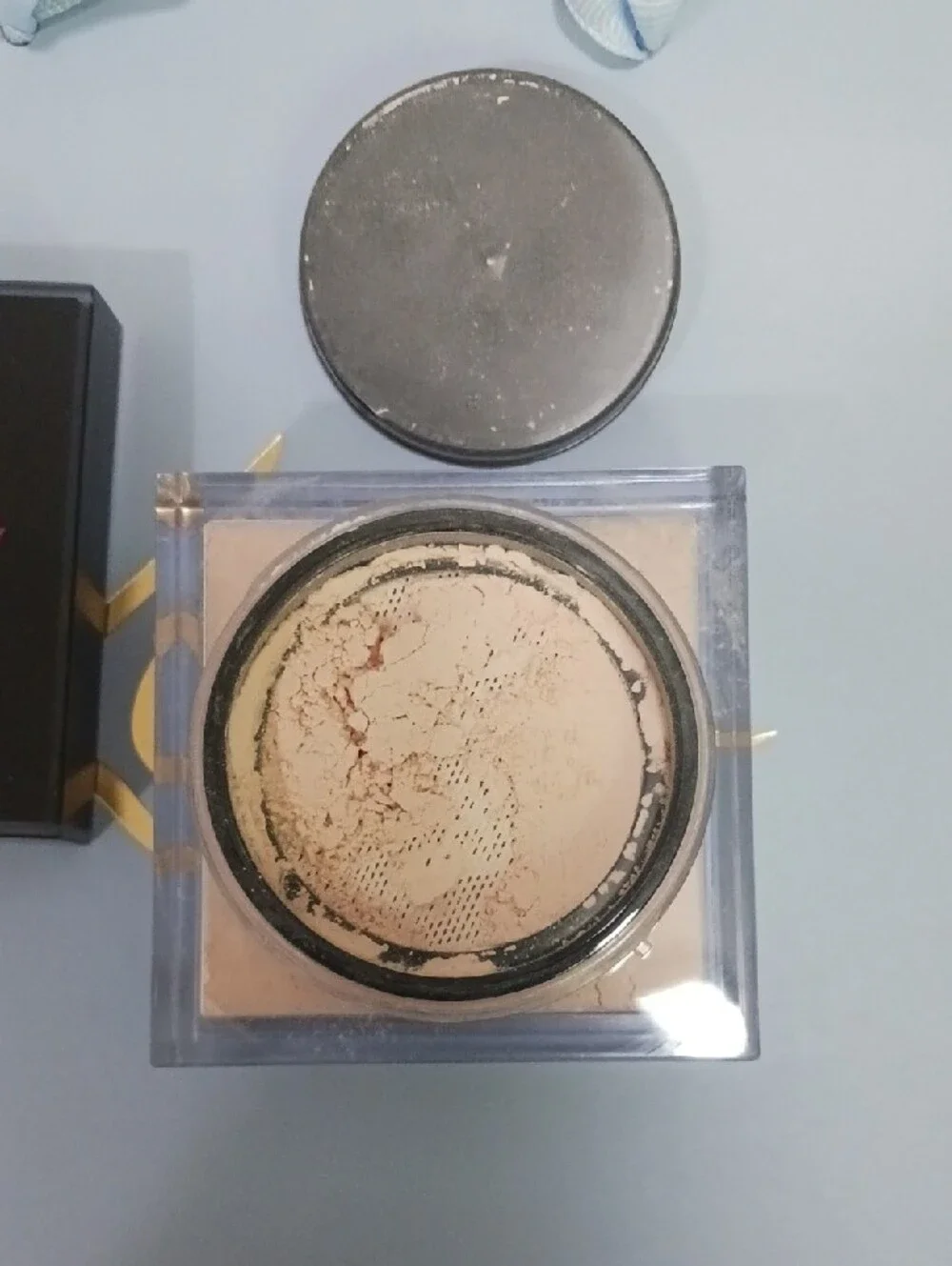 HUDA BEAUTY Black Compact with Pink Logo